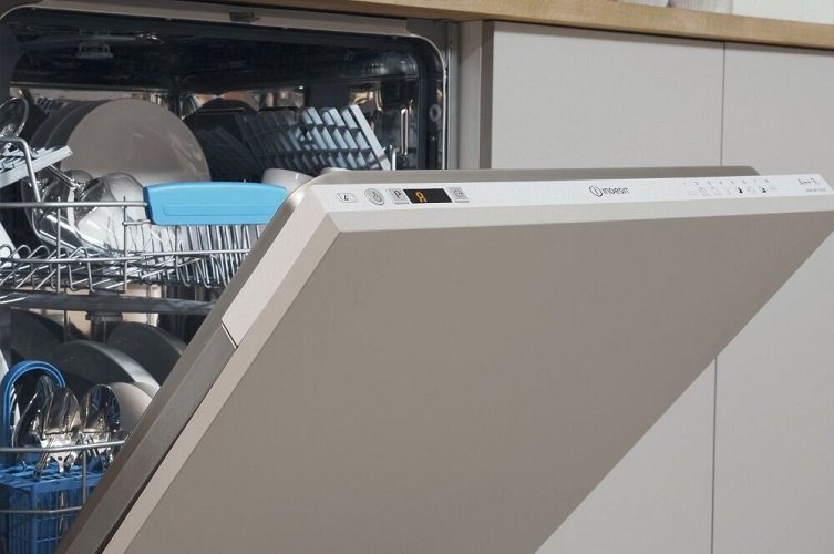 Купить Встраиваемая посудомоечная машина Indesit DIFP 8B+96 Z — Фото 2