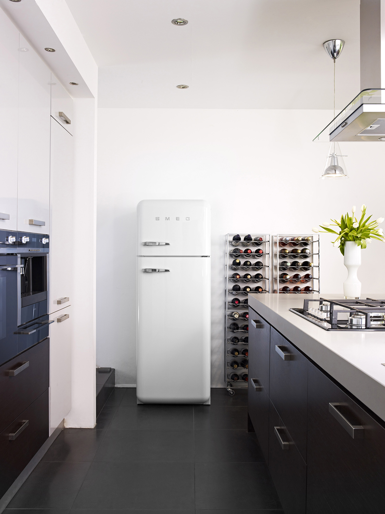 Купить Двухкамерный холодильник SMEG FAB50RWH — Фото 3
